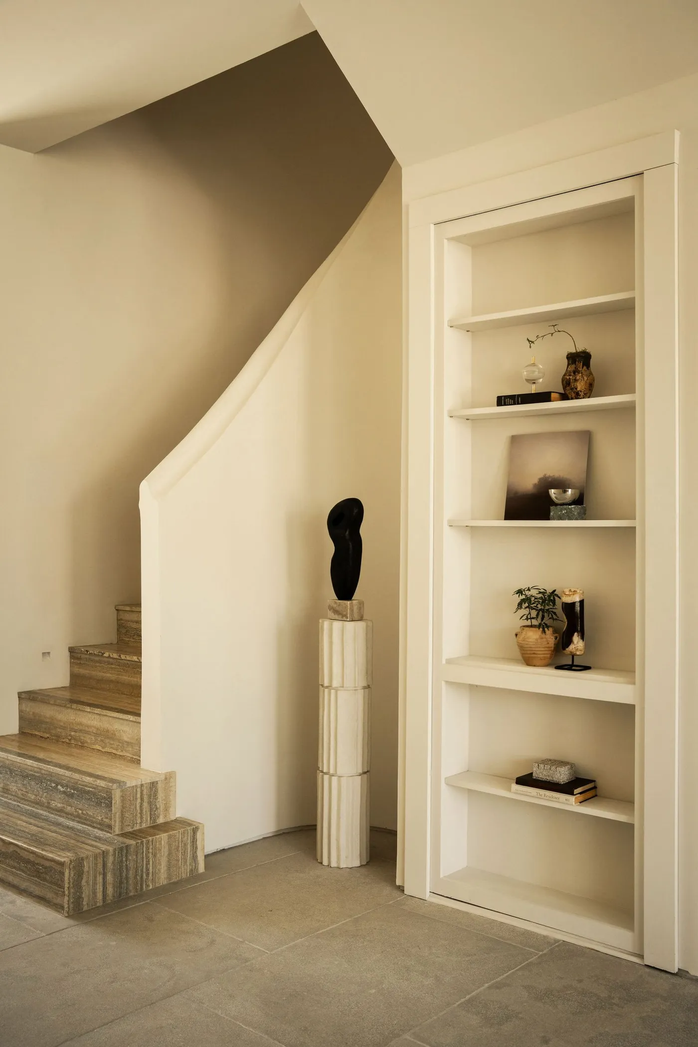 Peaked volumes top Los Angeles house by Allprace — 靈感參考圖片 3