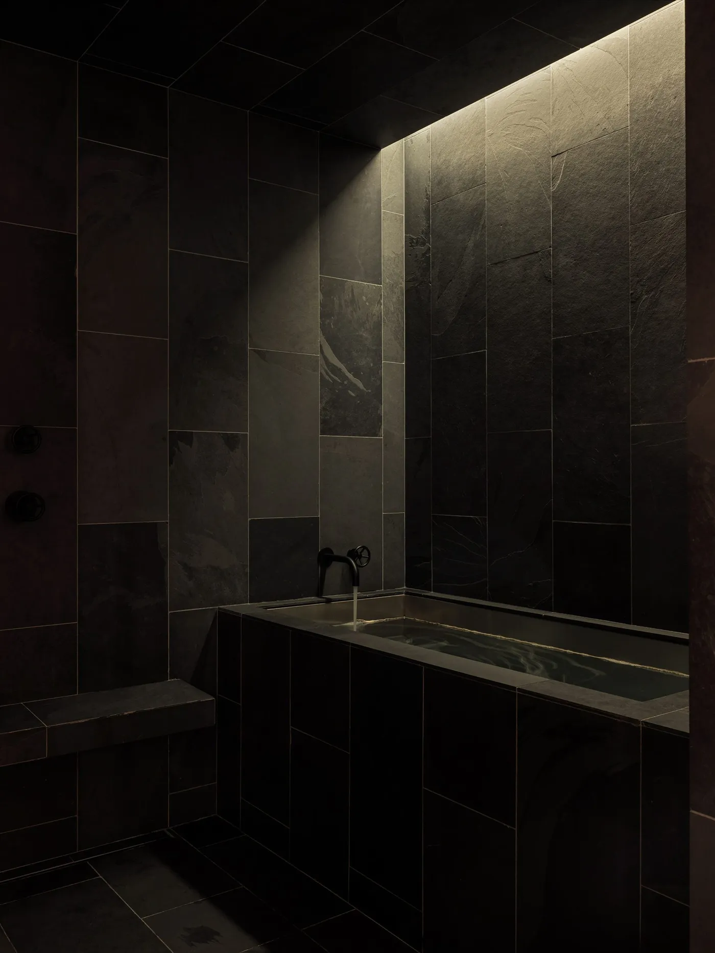 BoND designs "dark and enveloping" private sauna in New York — 靈感參考圖片 4