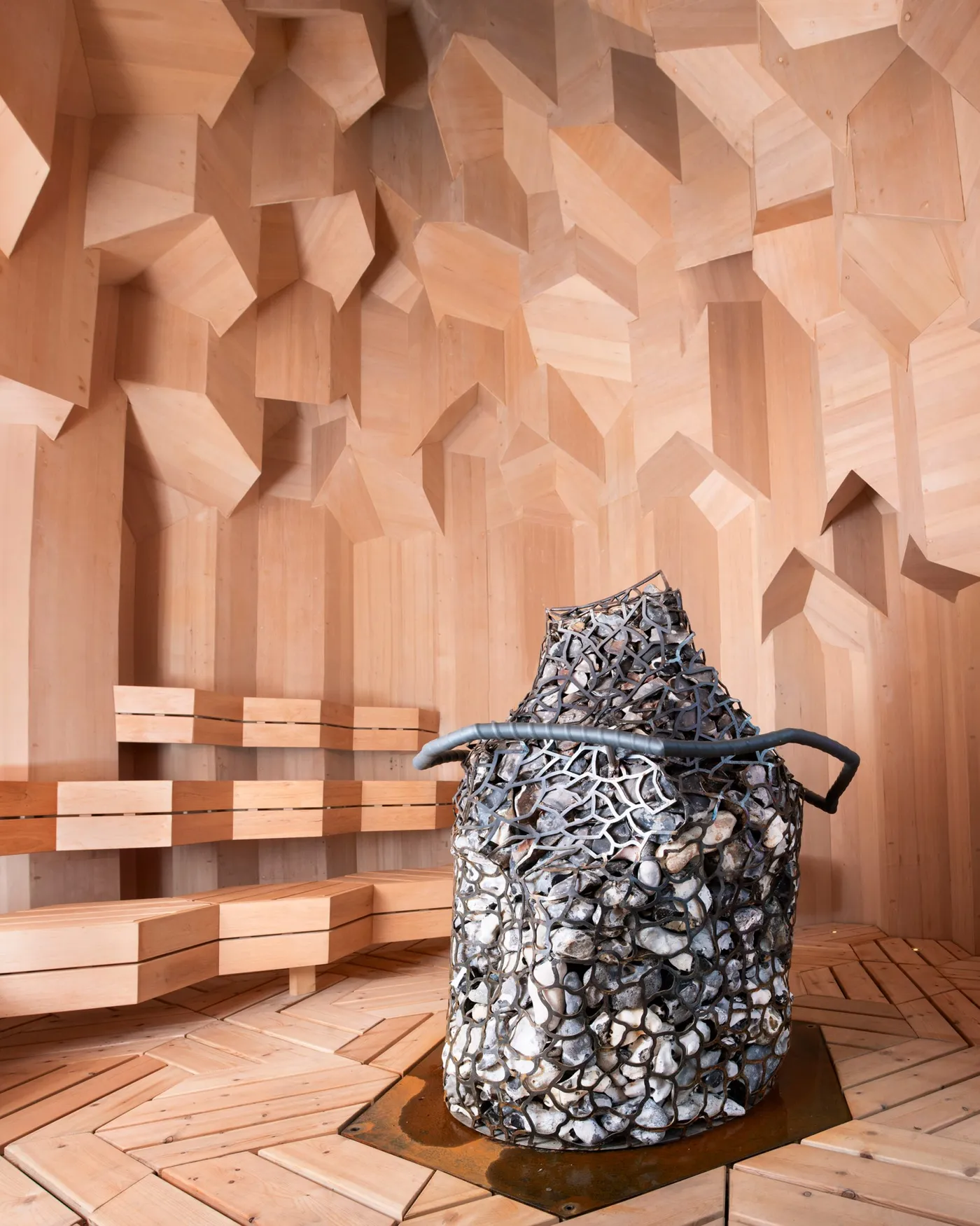 Crystal-shaped sauna rises from former industrial site in Sweden — 靈感參考圖片 5
