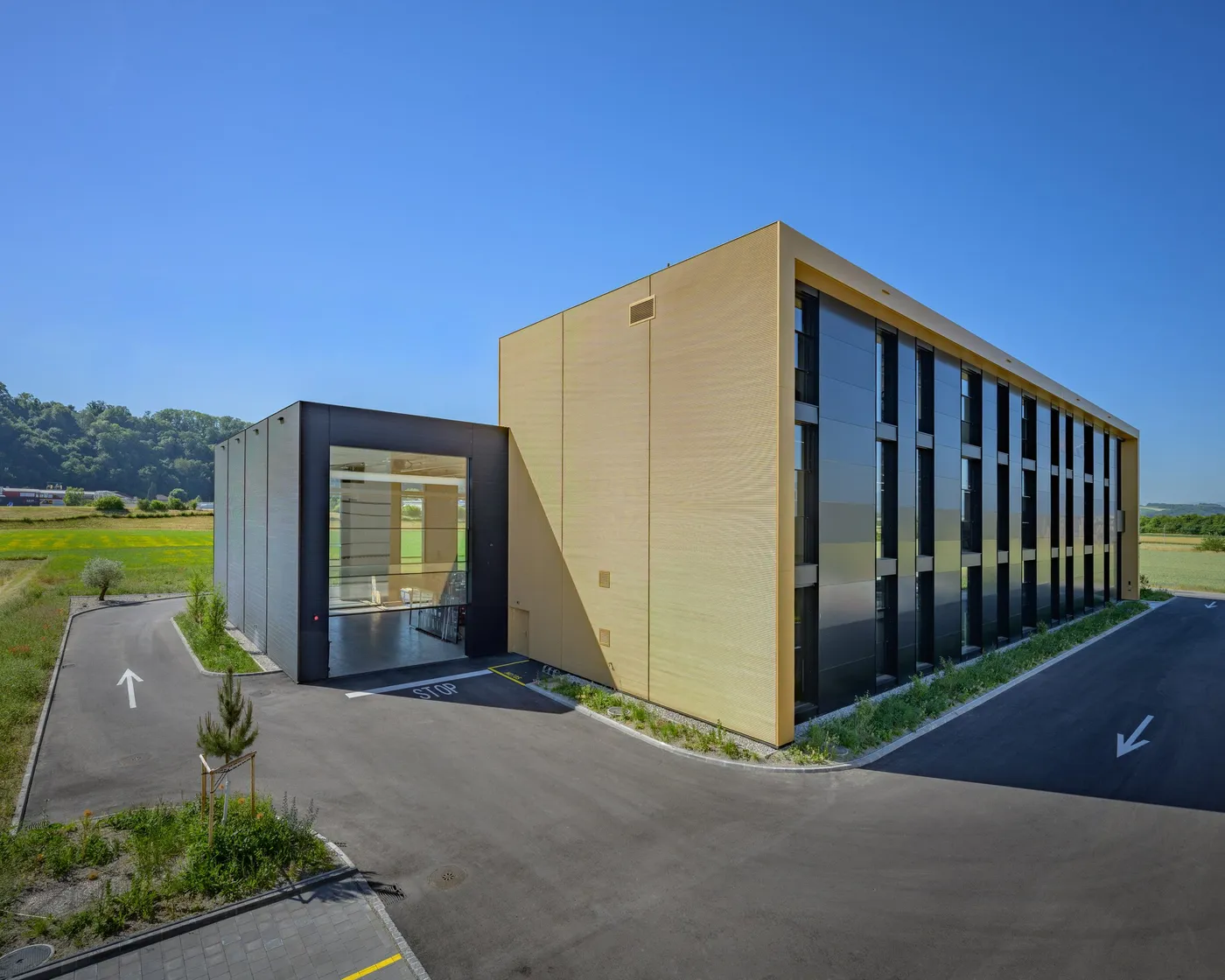 Vitrocsa's headquarters embodies "precision, innovation and transparency" — 靈感參考圖片 2