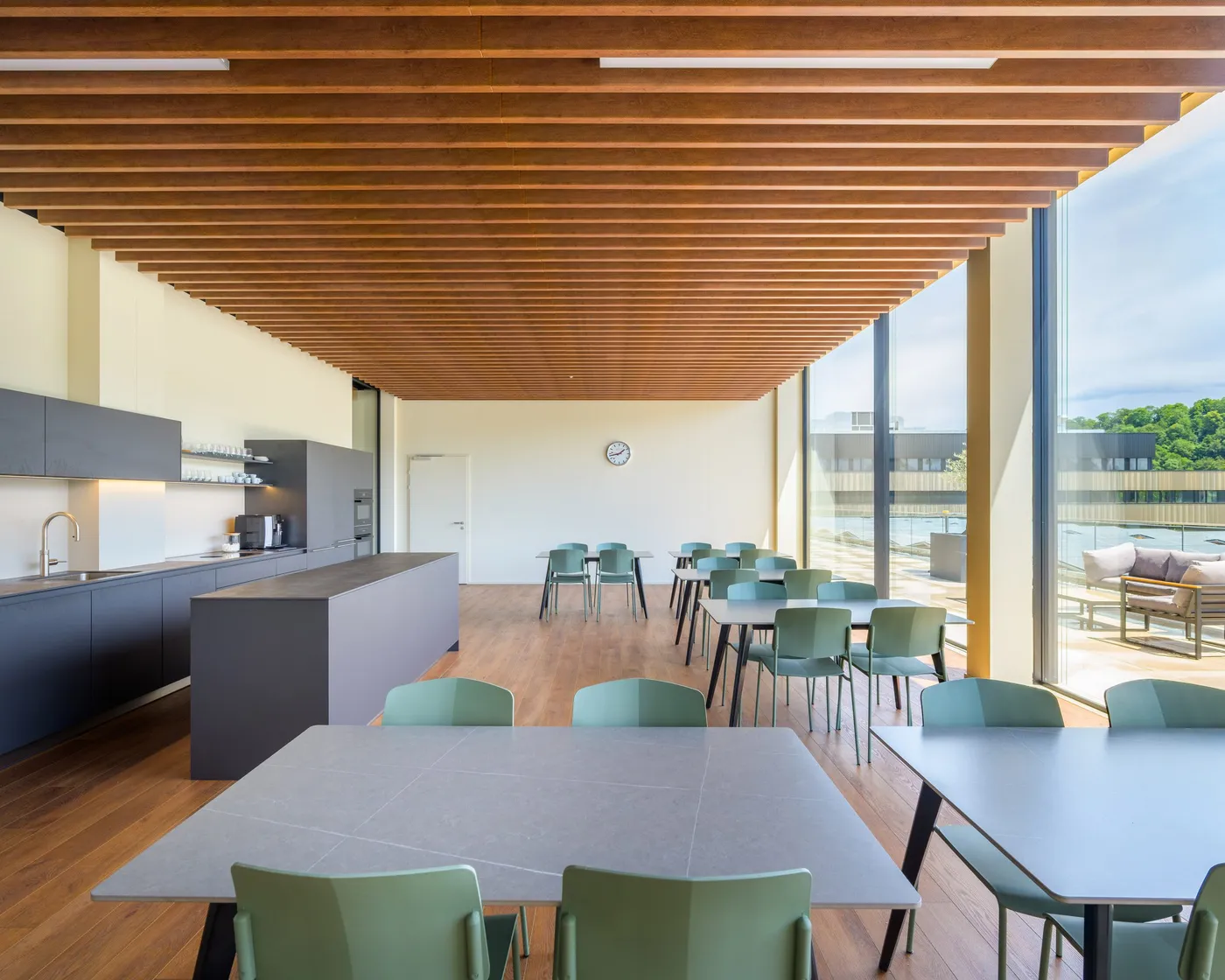 Vitrocsa's headquarters embodies "precision, innovation and transparency" — 靈感參考圖片 4