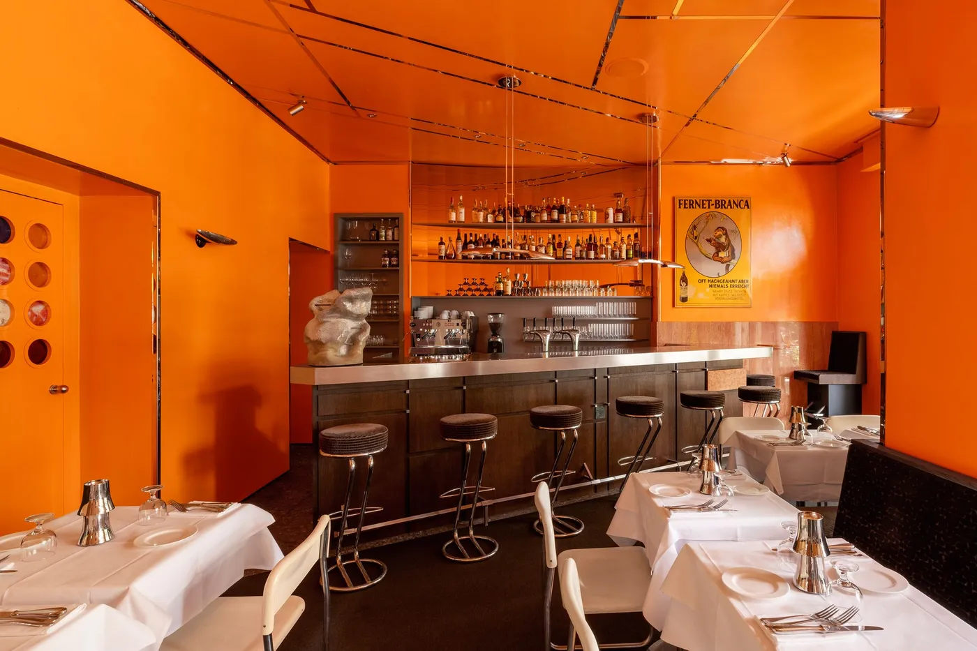 Trattoria Breda by Allen Kaufmann Architekten Flirts With Ugly and Lands Firmly on Cool. — 靈感參考圖片 5