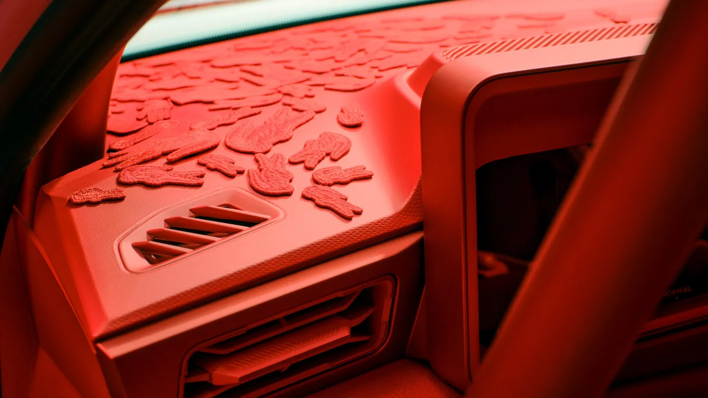Lacoste incorporates 290 crocodiles into special edition Alpine race car — 靈感參考圖片 5