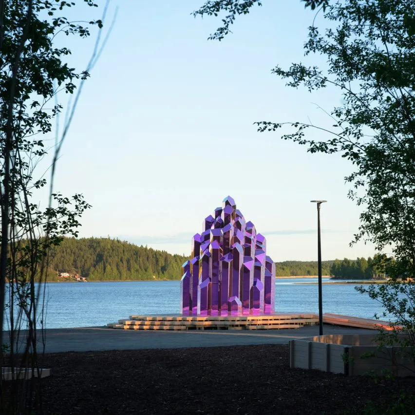 Crystal-shaped sauna rises from former industrial site in Sweden — 靈感參考圖片 1