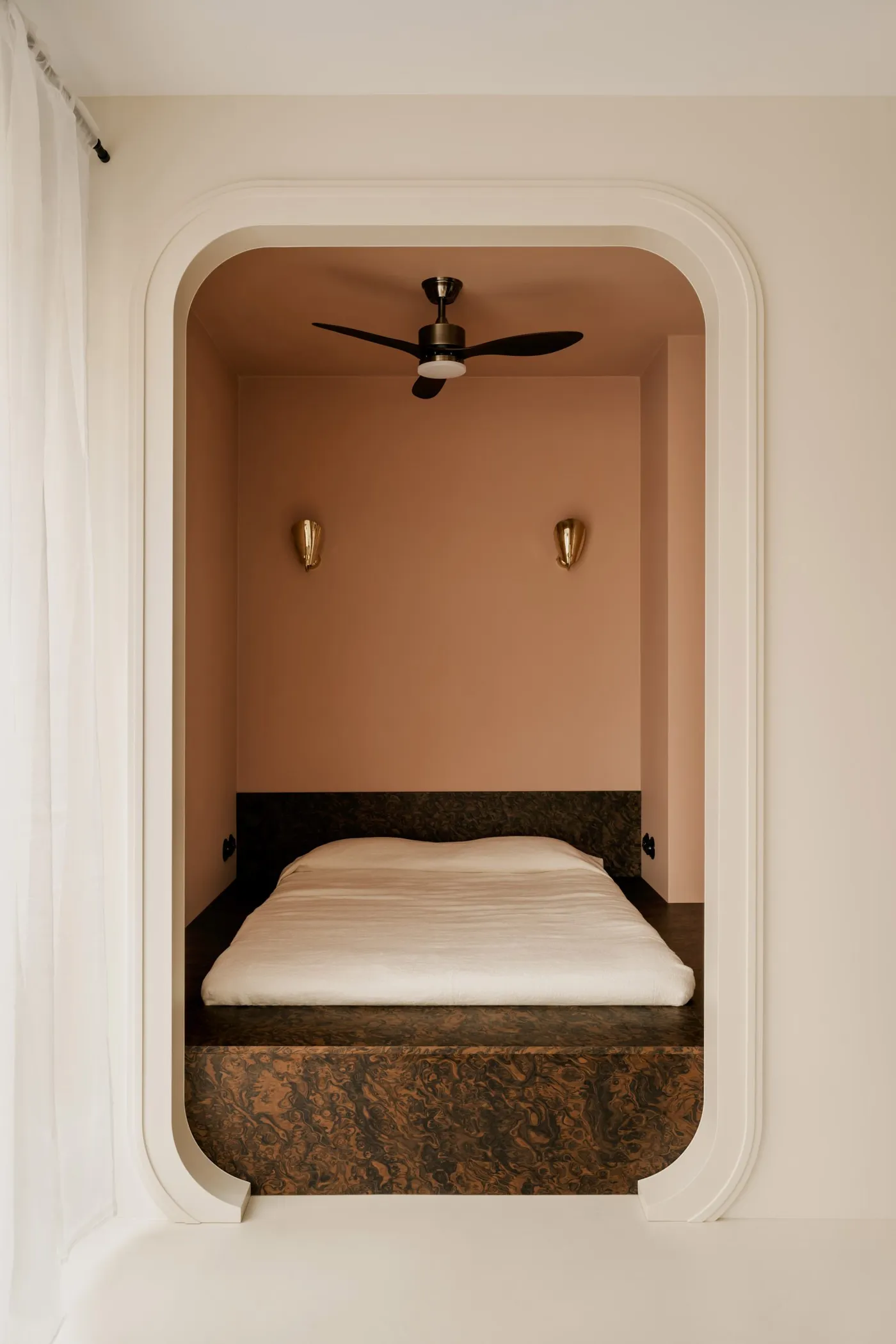 Compact Warsaw apartment evokes "ingenuity and efficiency" of maritime architecture — 靈感參考圖片 4