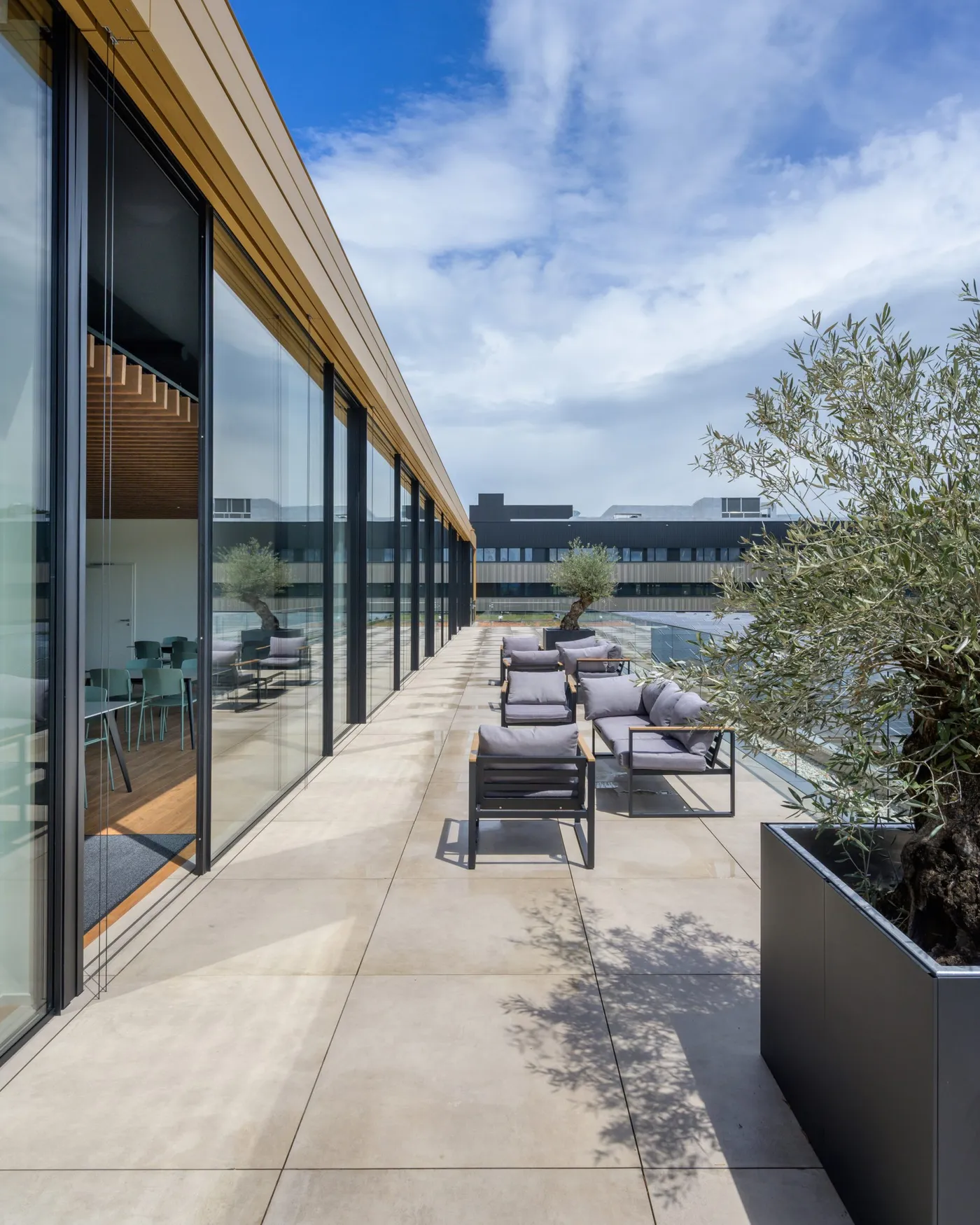 Vitrocsa's headquarters embodies "precision, innovation and transparency" — 靈感參考圖片 5