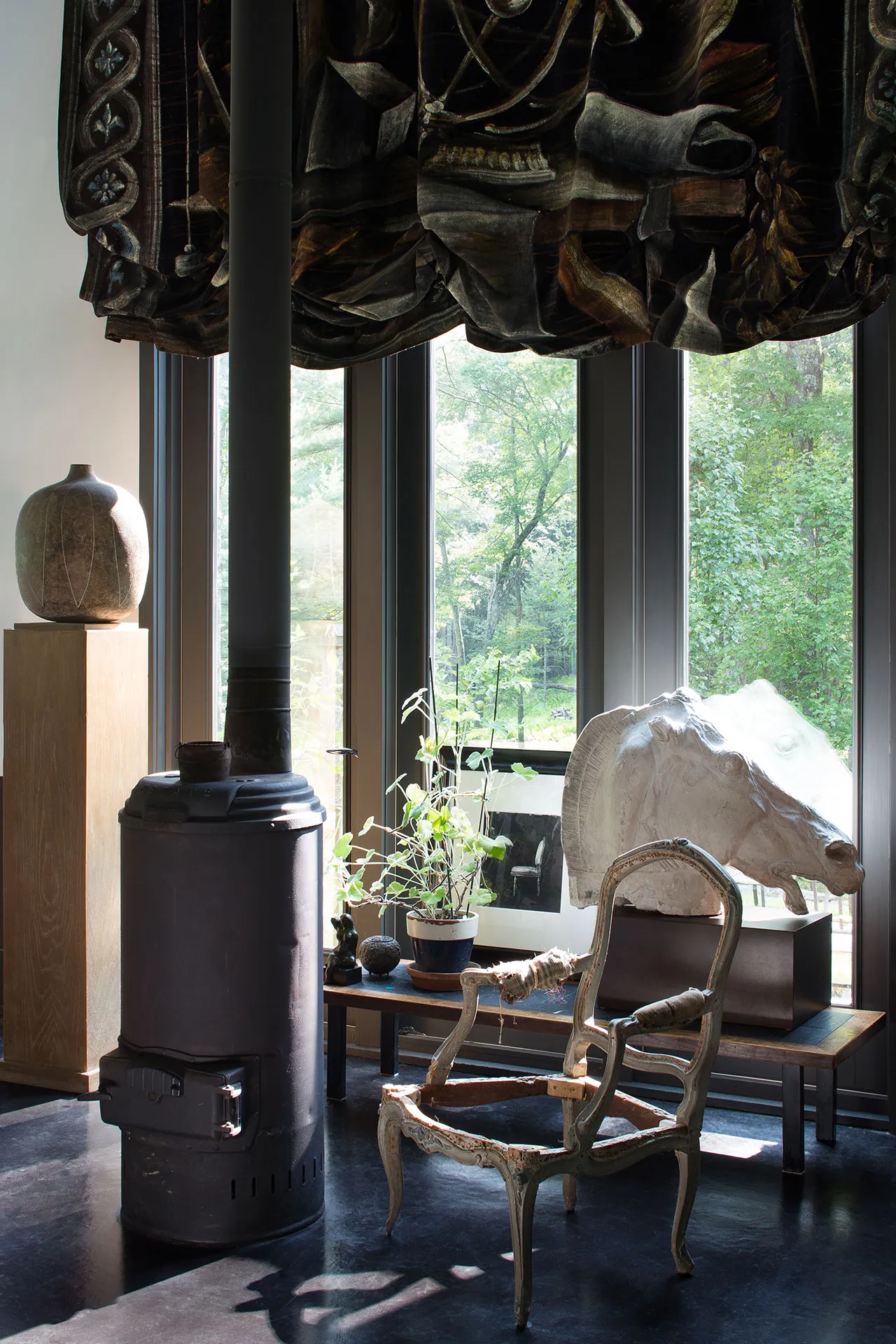 Benoist F. Drut on Peonies, an Eiffel Tower Sculpture, a Louis XV Armchair + More — 靈感參考圖片 4
